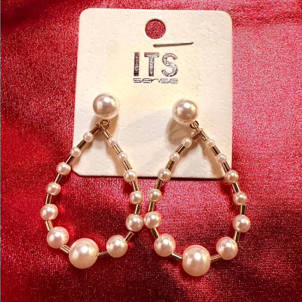 Pearl and Gold Teardrop Earrings